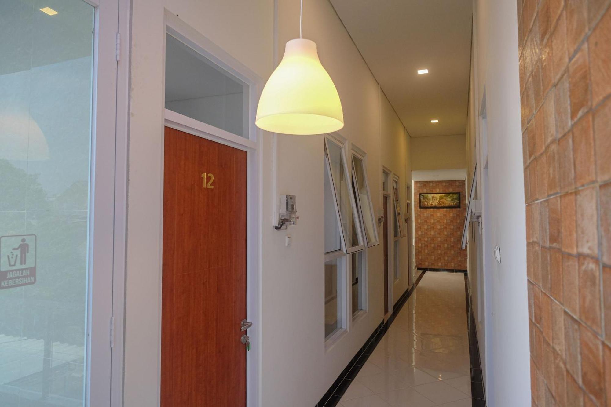 Hotel Reddoorz Syariah Near Alun Alun Temanggung Exterior foto