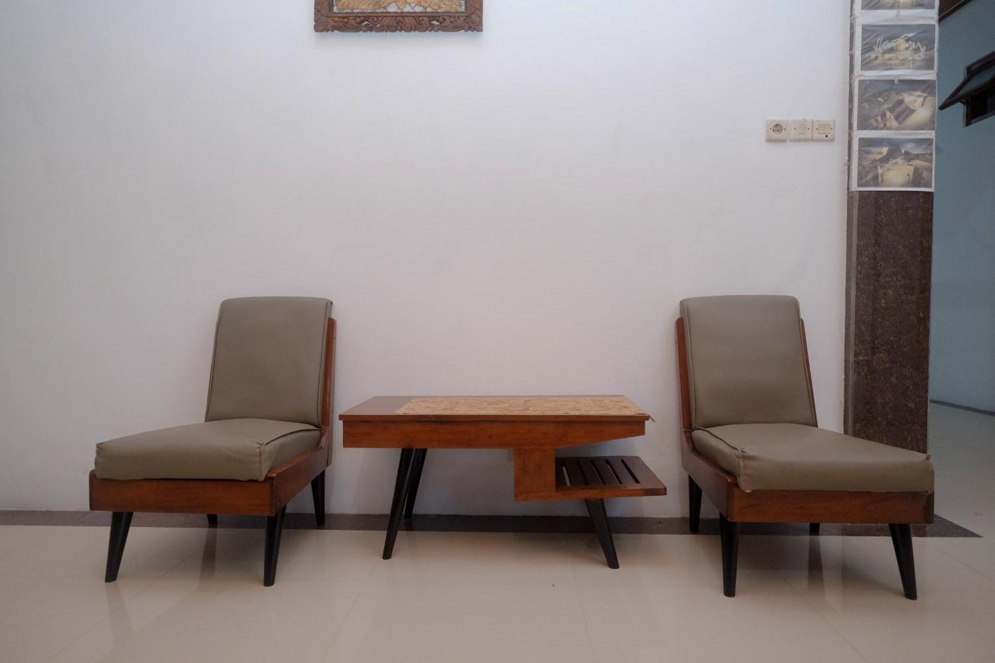 Hotel Reddoorz Syariah Near Alun Alun Temanggung Exterior foto
