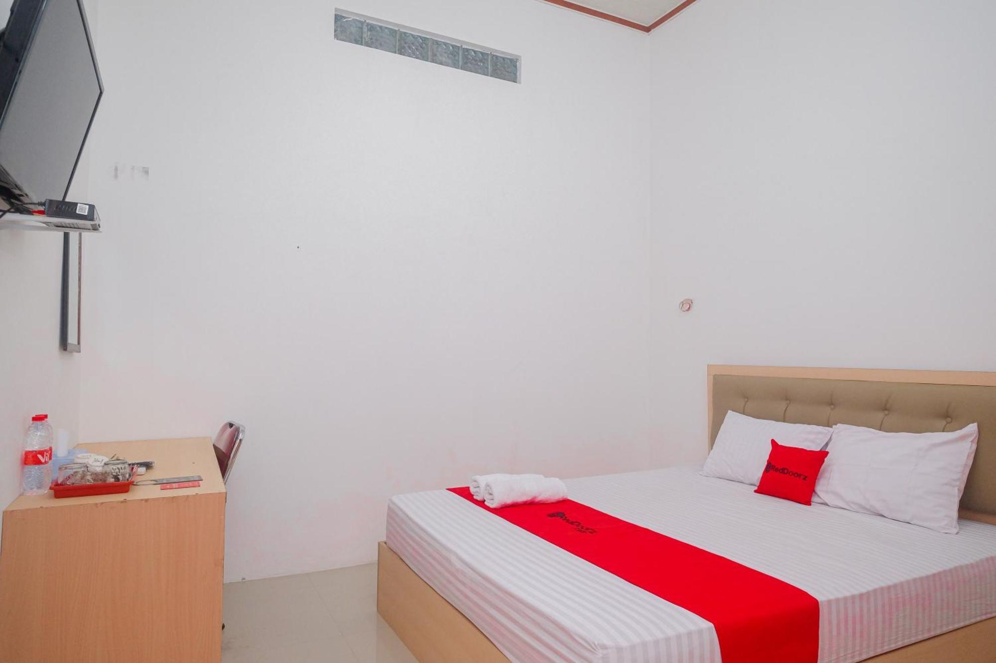 Hotel Reddoorz Syariah Near Alun Alun Temanggung Exterior foto