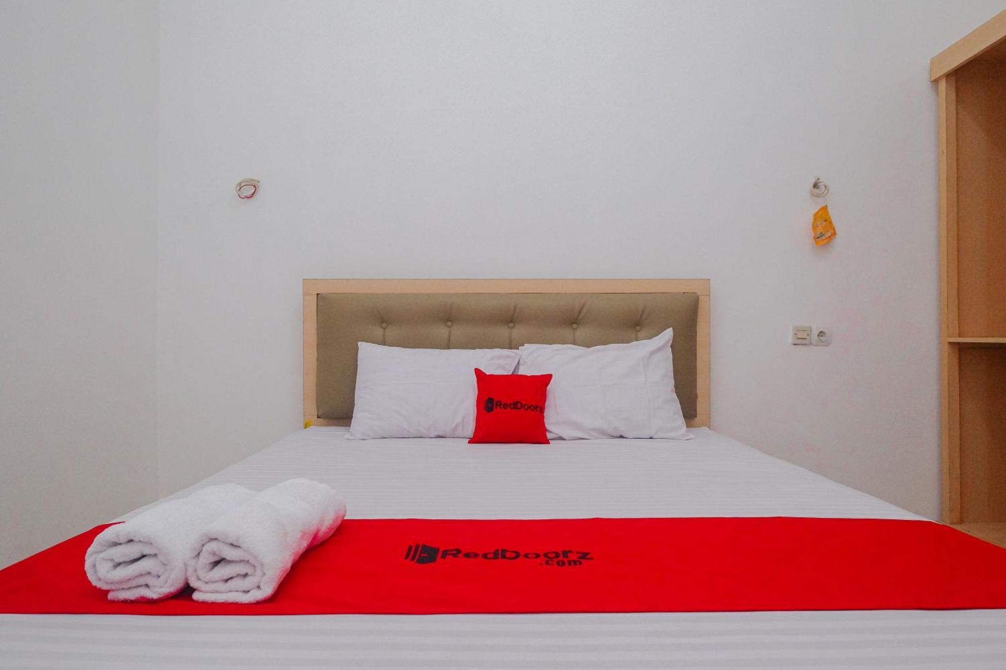 Hotel Reddoorz Syariah Near Alun Alun Temanggung Exterior foto