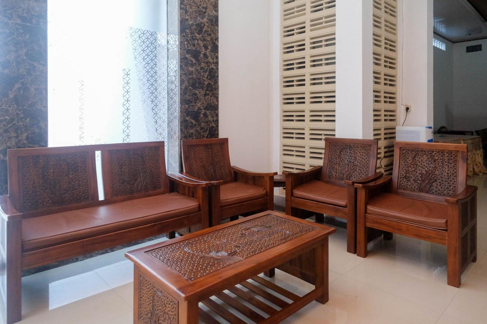 Hotel Reddoorz Syariah Near Alun Alun Temanggung Exterior foto