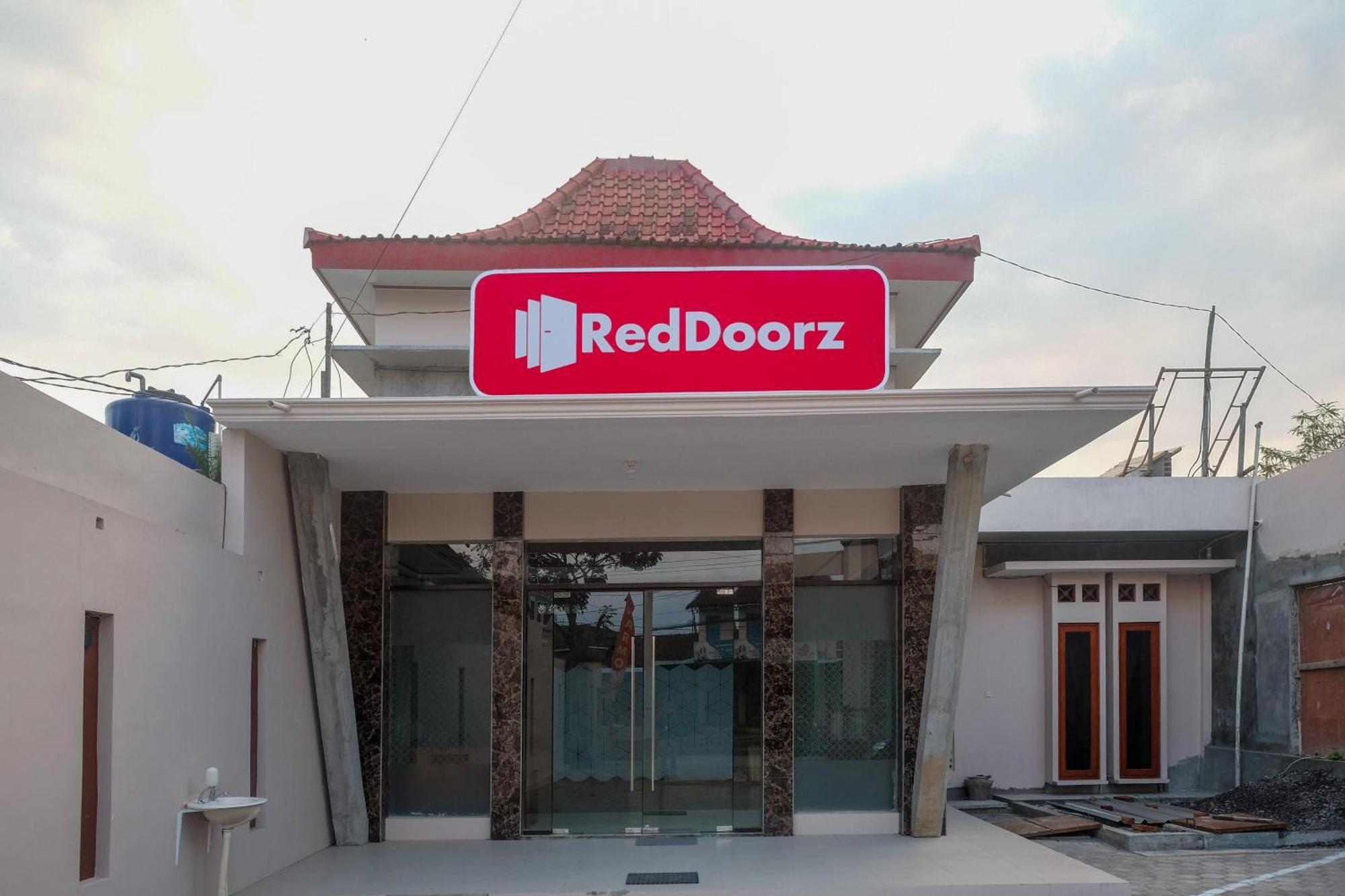 Hotel Reddoorz Syariah Near Alun Alun Temanggung Exterior foto