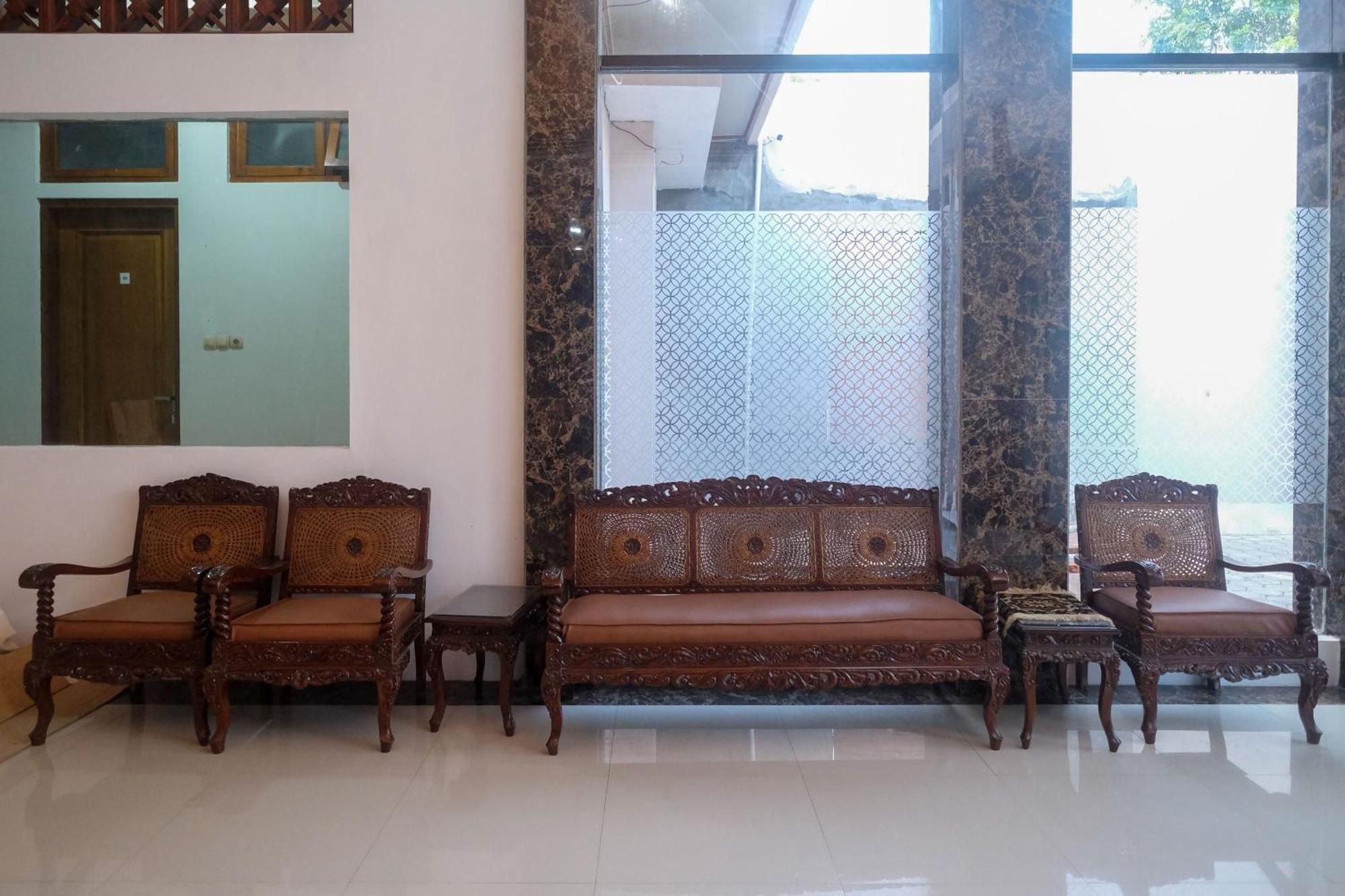 Hotel Reddoorz Syariah Near Alun Alun Temanggung Exterior foto