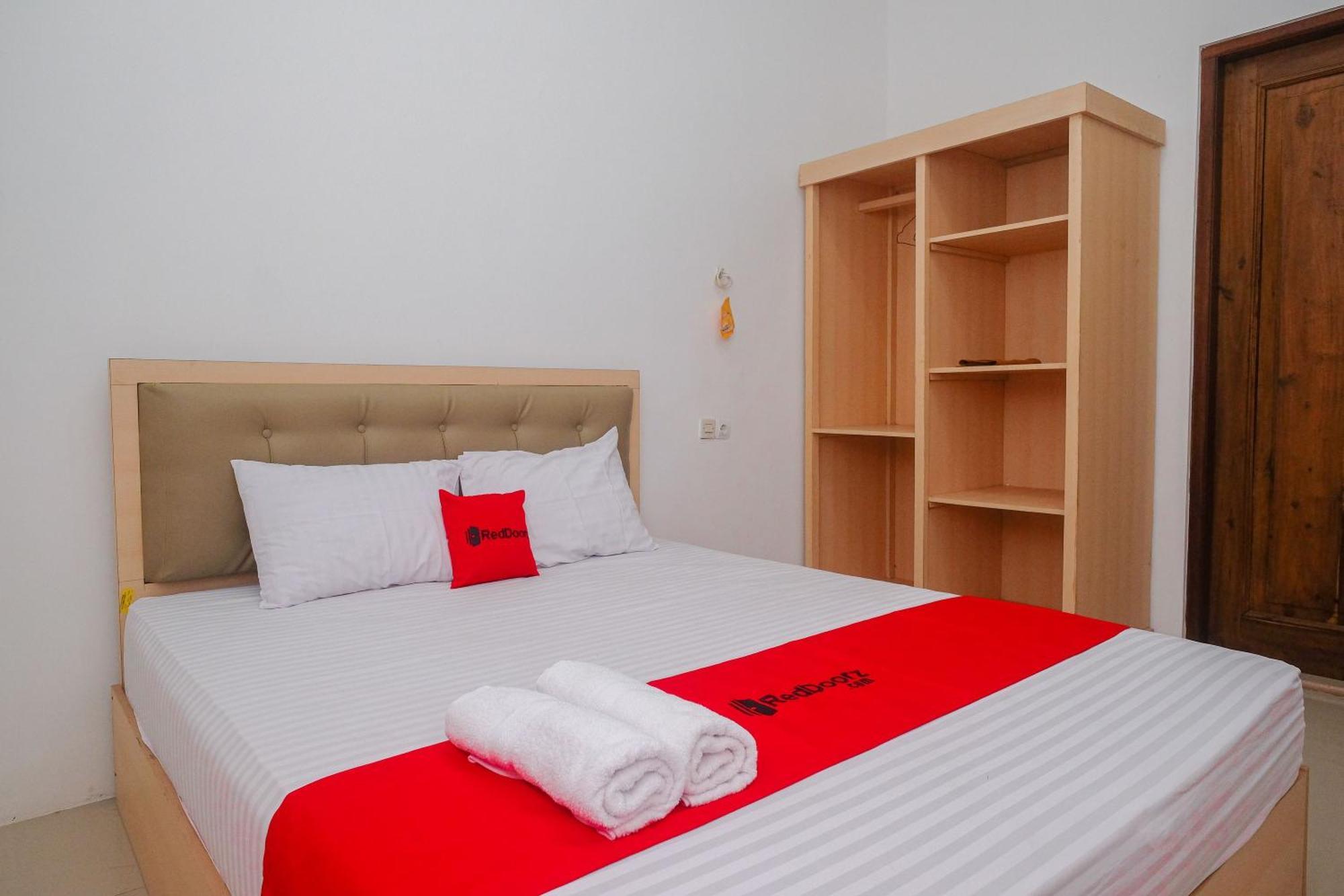 Hotel Reddoorz Syariah Near Alun Alun Temanggung Exterior foto