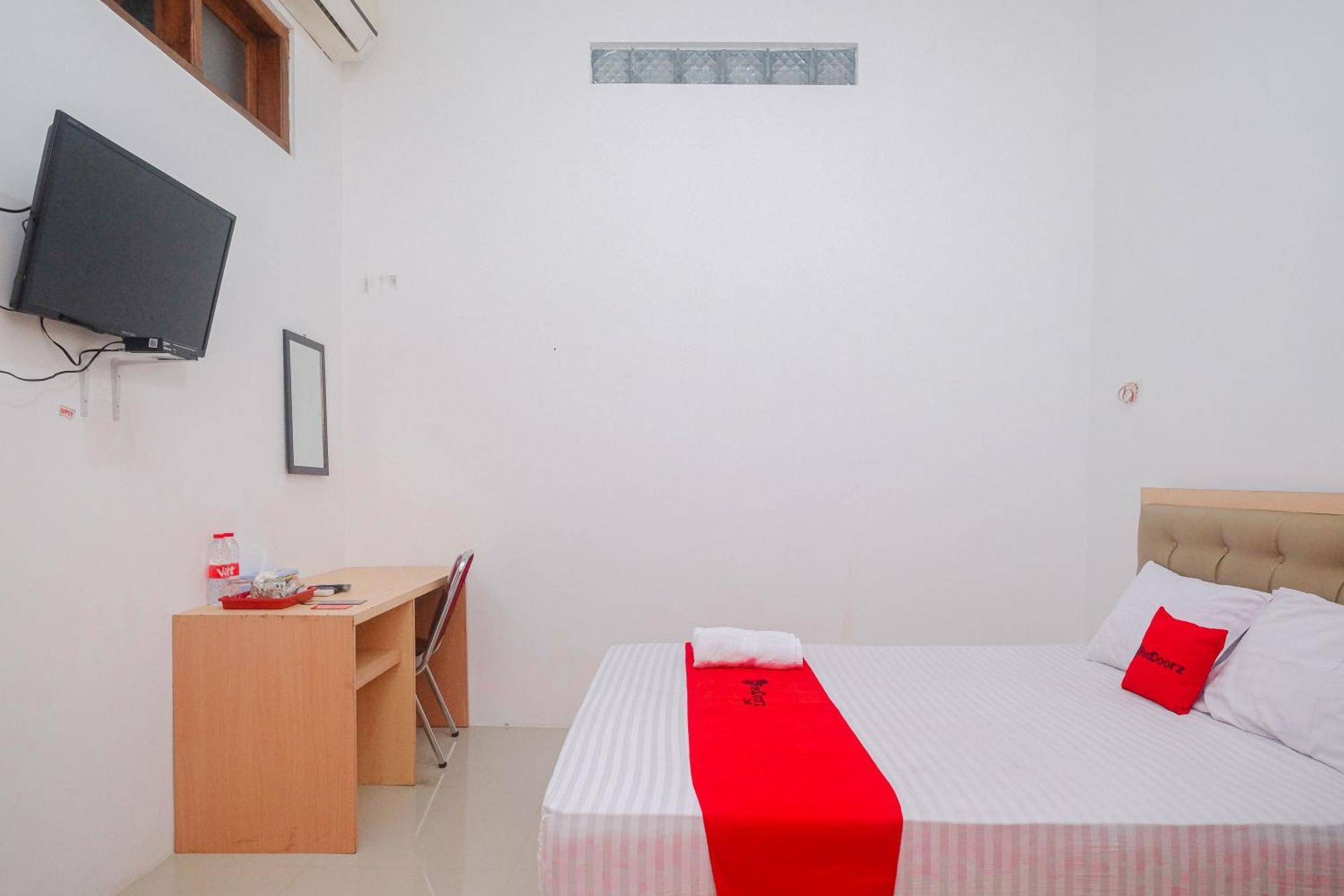 Hotel Reddoorz Syariah Near Alun Alun Temanggung Exterior foto