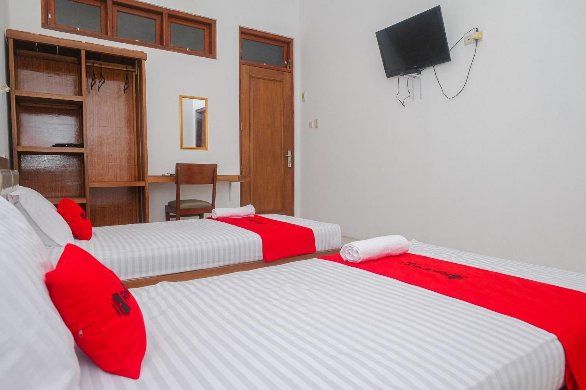 Hotel Reddoorz Syariah Near Alun Alun Temanggung Exterior foto