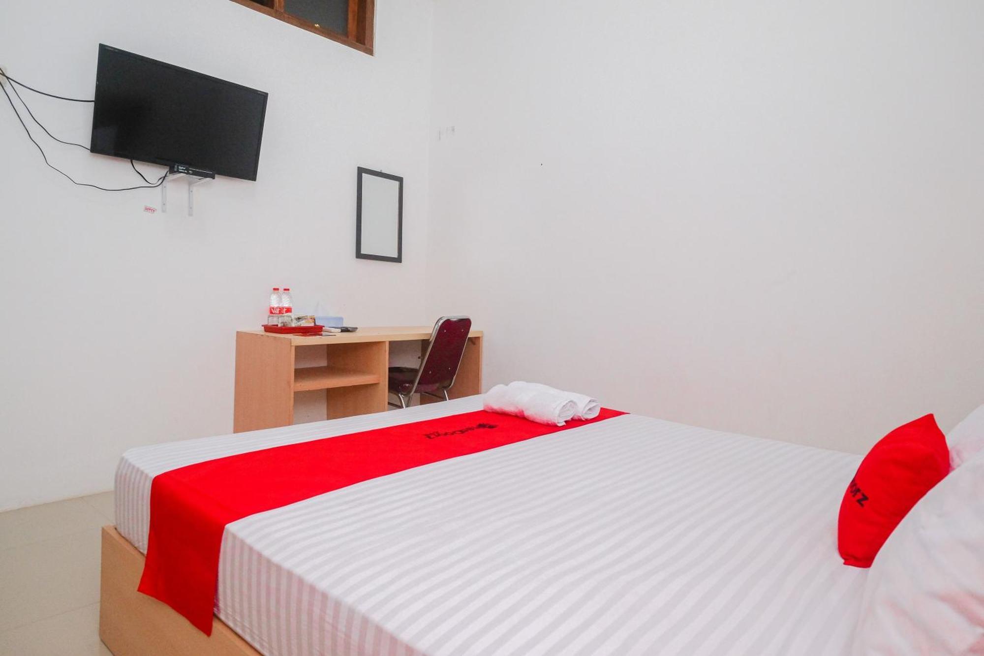 Hotel Reddoorz Syariah Near Alun Alun Temanggung Exterior foto