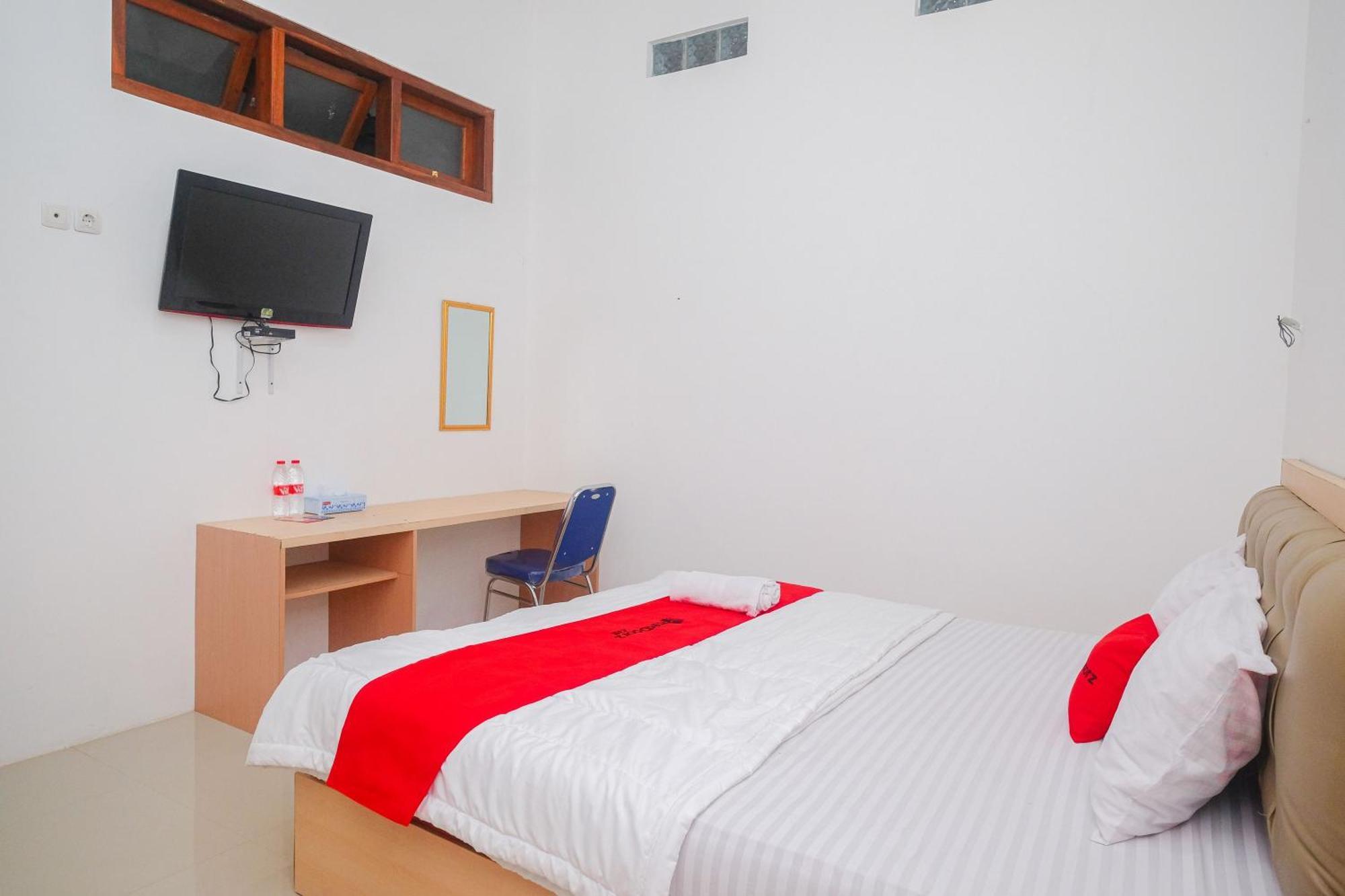 Hotel Reddoorz Syariah Near Alun Alun Temanggung Exterior foto