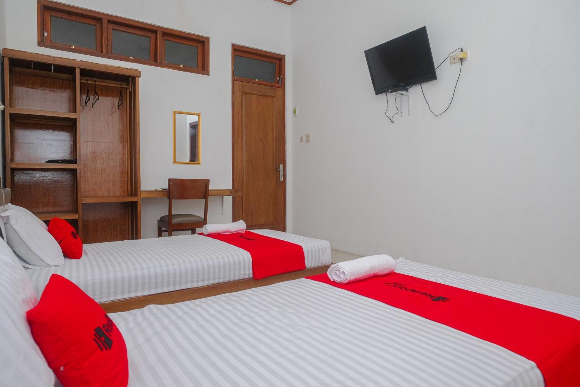 Hotel Reddoorz Syariah Near Alun Alun Temanggung Exterior foto