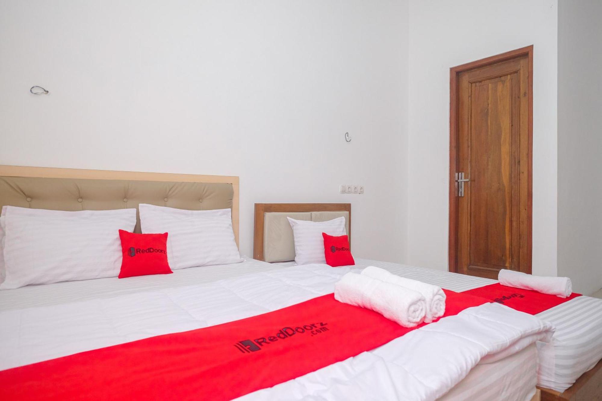 Hotel Reddoorz Syariah Near Alun Alun Temanggung Exterior foto
