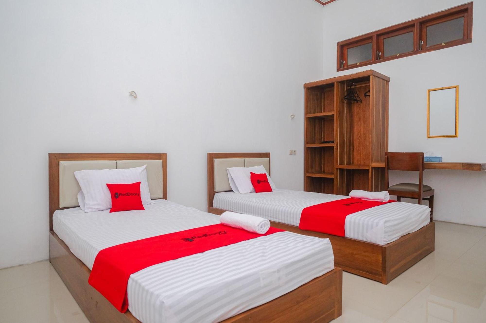 Hotel Reddoorz Syariah Near Alun Alun Temanggung Exterior foto