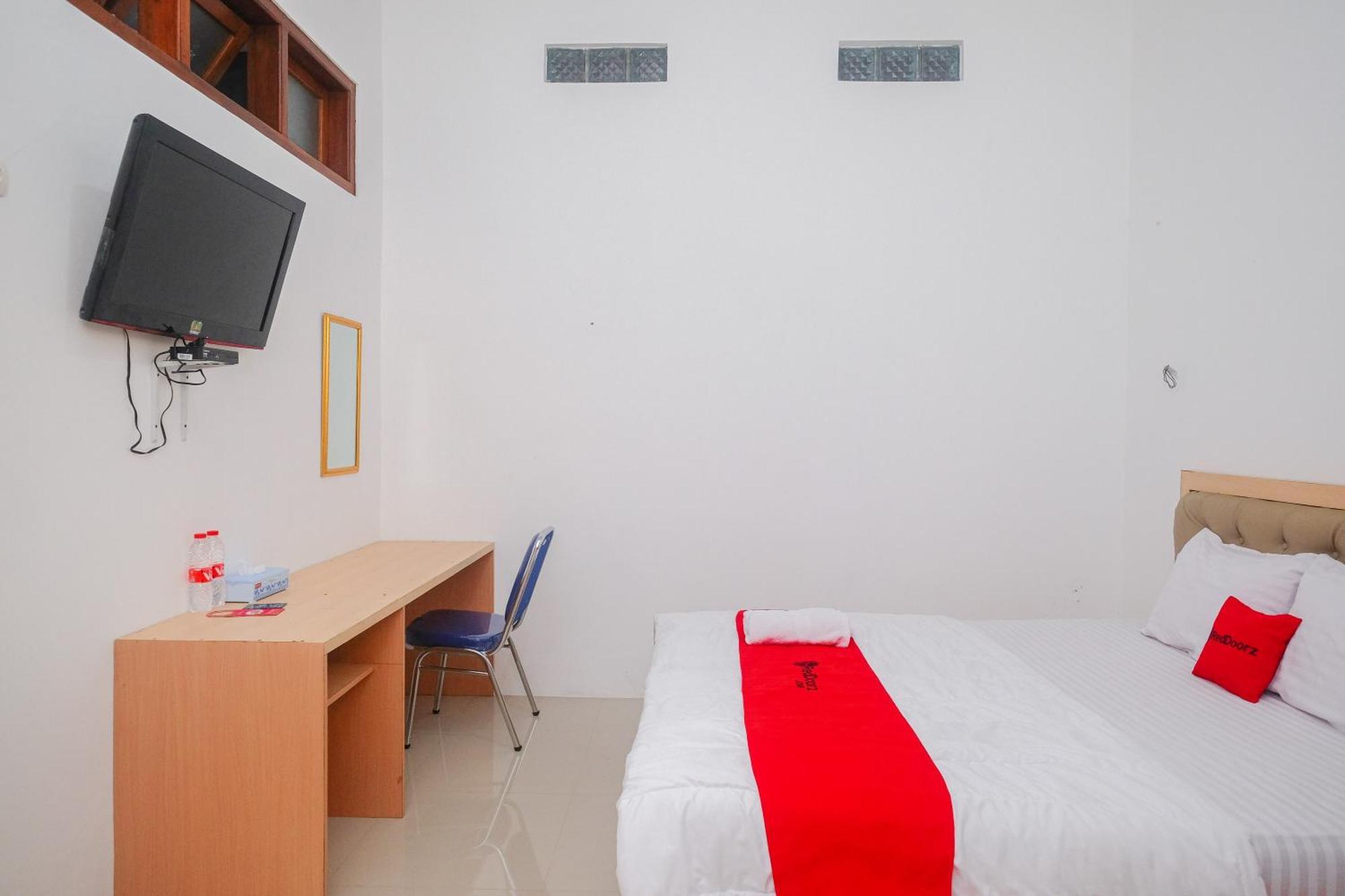 Hotel Reddoorz Syariah Near Alun Alun Temanggung Exterior foto