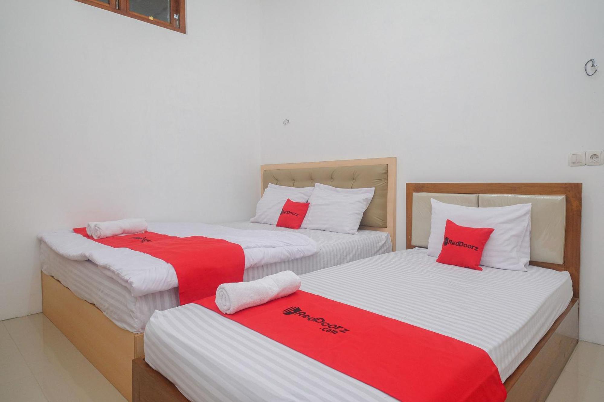 Hotel Reddoorz Syariah Near Alun Alun Temanggung Exterior foto