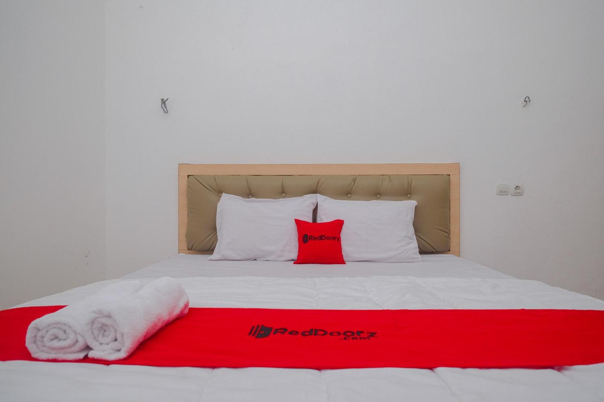Hotel Reddoorz Syariah Near Alun Alun Temanggung Exterior foto