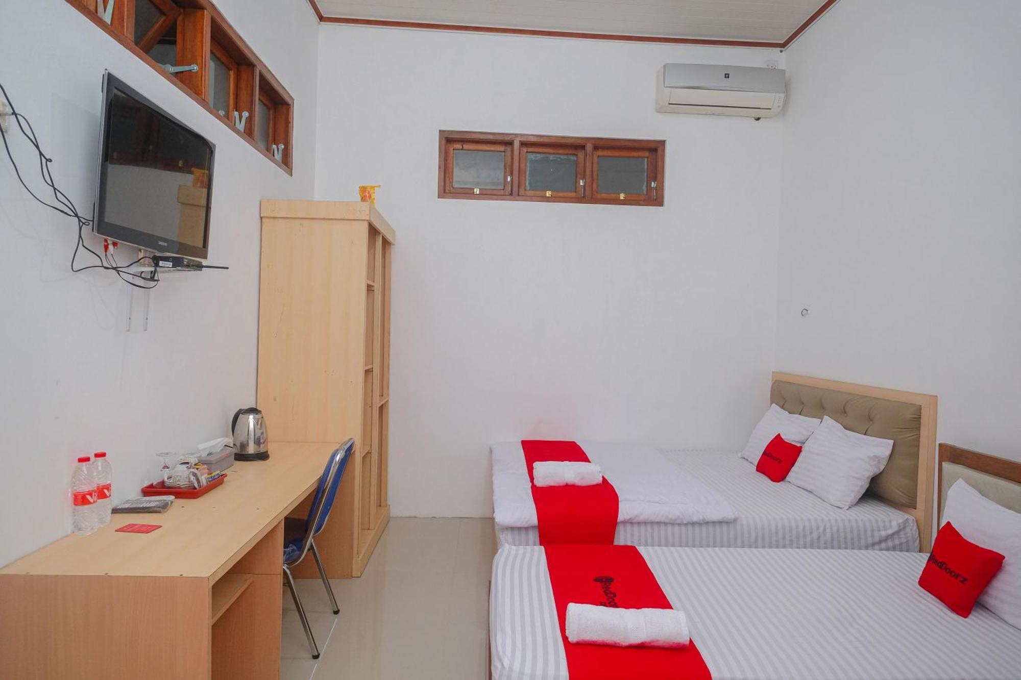 Hotel Reddoorz Syariah Near Alun Alun Temanggung Exterior foto