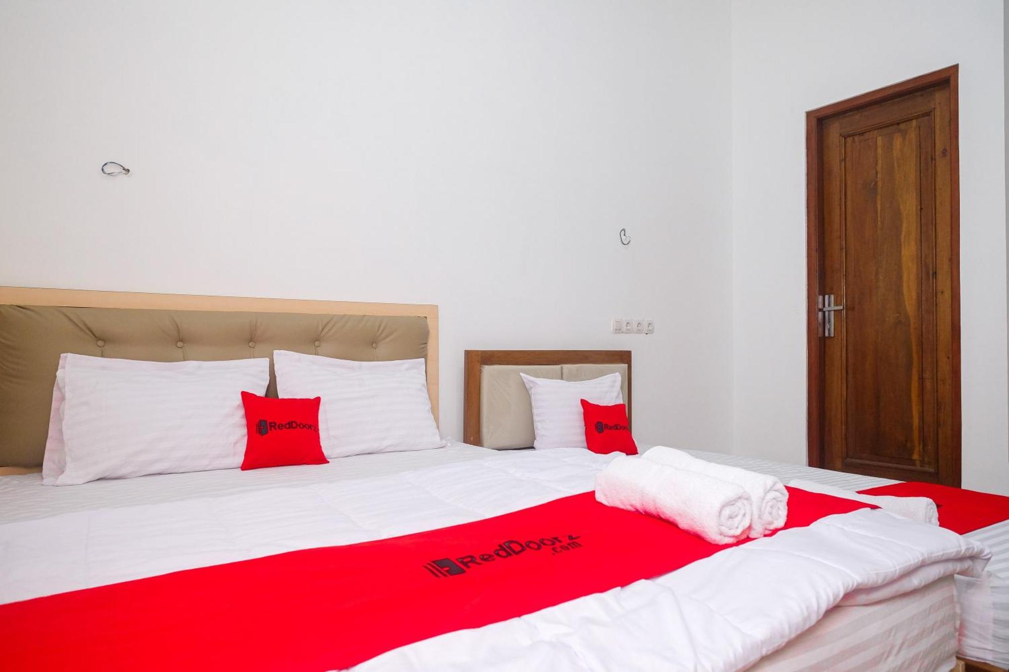 Hotel Reddoorz Syariah Near Alun Alun Temanggung Exterior foto