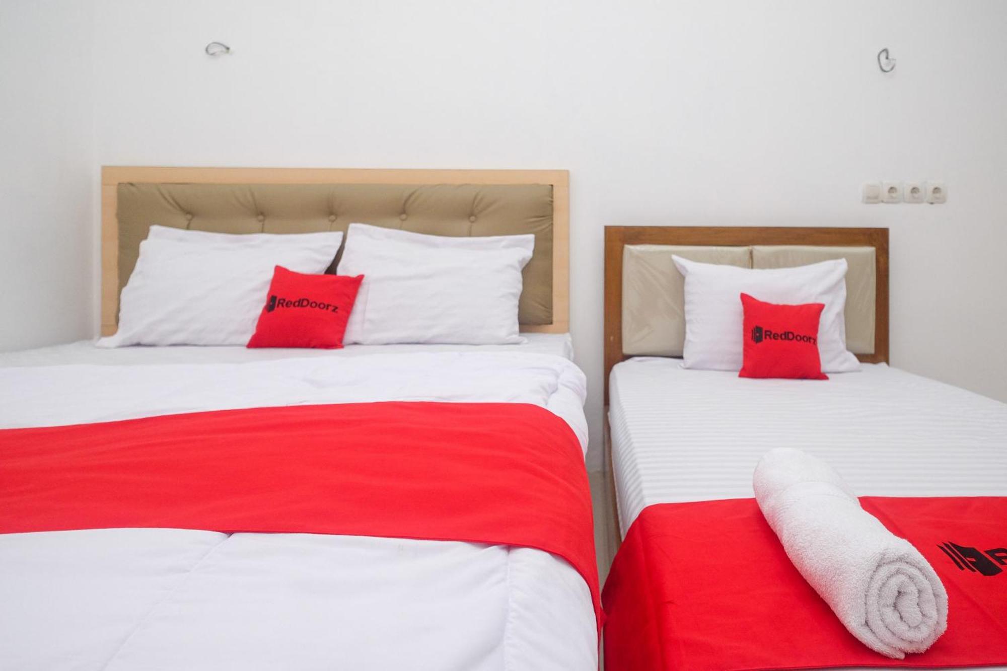 Hotel Reddoorz Syariah Near Alun Alun Temanggung Exterior foto